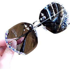 Goede Gezonde Klassieke Randloze Zonnebril Vrouwen Metalen Diamant Snijden Lens Zonnebril Uv-bescherming