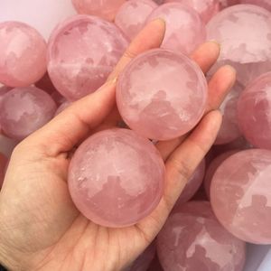 Natuurlijke Ruwe Pink Rose Quartz Crystal Ball exemplaren-hart