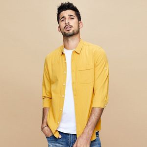 Kuegou 100% Katoen Mannen Shirt Drie-Kwart Mouw Mode Eenvoudige Comfortabele Shirts Zomer Katoenen Shirt Geel Wit BC-8199