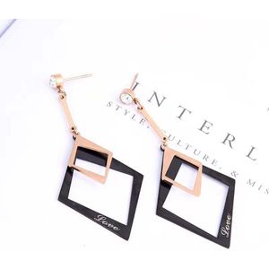 18 K Rose Gold G/F Zwart Titanium Staal Korea Senior Geometrische Ruit Huggie Oorbellen Kristallen Cz Nooit Worden gedragen