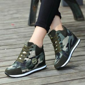 Lente Hoge Top Wig Platform Sneakers Vrouwen Casual Schoenen Verborgen Hakken Dames Sneakers Camouflage Vrouwen Schoenen Mand Femme