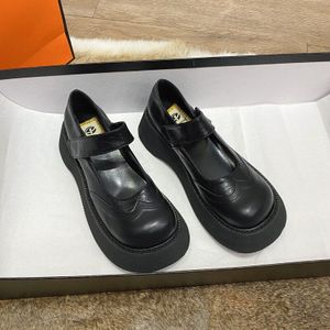 Big Size Vrouwen Wig Pompen Effen Lakleer Platform Schoenen Gesp Mary Janes Lolita Schoenen Vrouwelijke Kantoor Werkschoenen Jk stijl