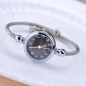 Eenvoudige Zilveren Vrouwen Armband Horloges Elegante Kleine Bangle Vrouwelijke Klok Ulzzang Brand Romeinse Wijzerplaat Retro Dames Horloge