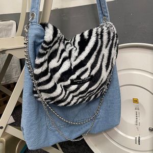 Echte Foto Hong Kong Stijl Niche Zebra Patroon Wassen Jeans Stiksels Keten Retro Meisje Messenger Bag Schouder