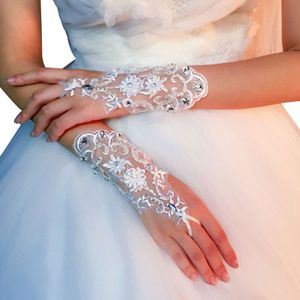 Zomer Korte Kanten Handschoenen Hand-made Strass Wit Wanten Trouwjurk Accessoires voor Bruid Vrouwen