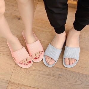 Slippers Vrouwelijke Paar Antislip Koele Slippers Licht Atmosferische Thuis Slippers Zomer Zachte Indoor Badkamer Slippers Flip Flops