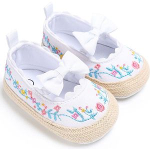 Pasgeboren Baby Meisjes Crib Schoenen Borduurwerk Bloemen Soft Sole Prewalkers Katoen Anti-Slip Peuter Schoenen Sneakers