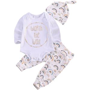 Pasgeboren Baby Jongens Meisjes Vallen Outfits, leuke Lange Mouwen Brief Print Romper + Regenboog Broek + Hoed 3Pcs Outfit Set