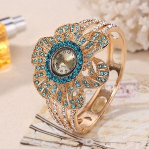 Goud Kleur Polshorloge Vrouwen Bloemvorm Sieraden Armband Horloges Crystal Dames Quartz Klok Relogio Feminino Bayan Kol Saati