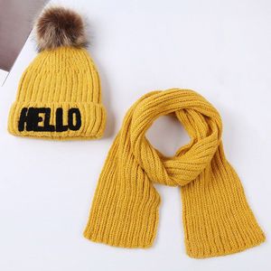 2-10years Jongens Meisjes Fleece Gevoerde Beanie Sjaal Set Kinderen Gebreide Pom Pom Muts met Sjaal Winter 2 stuks Set Letters HELLO