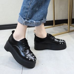 Vrouwen Platform Sneakers Schoenen Vrouwelijke Lederen Wandelschoenen Klinknagel Leer Voor Vrouwen Wit Student Comfort Schoenen E14-29