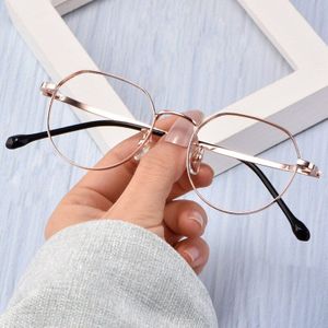 Yimaruili Trend Veelhoek Retro Pure Titanium Brillen Frame Mannen Persoonlijkheid Optische Recept Brilmontuur Vrouwen T3519