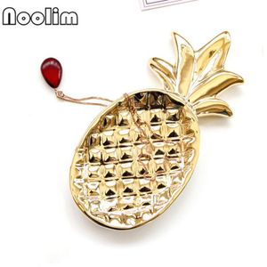 Europese Creatieve Gouden Ananas Keramische Sieraden Opbergvak Maple Leaf Vorm Sieraden Oorbellen Ring Display Bureau Ornament