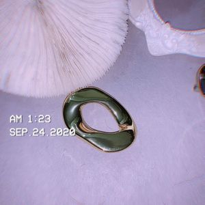 Huanzhi Trend Metalen Glanzende Geometrie Ovale Alien Onregelmatige Gouden Zilver Kleur Broche Voor Vrouwen Man Overjas Accessoires