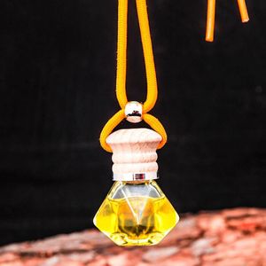 Auto Luchtverfrisser Auto Parfum Geur Opknoping Parfum Fles Hanger Diffuser In Auto Luchtverfrisser Auto Product Auto Accessoires