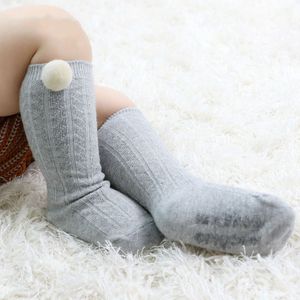 Katoenen Baby Sokken met Pompom Gebreide Knie Hoge Pasgeboren Sokken voor Meisjes Jongens 1 Paar