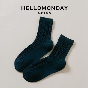 Herfst En Winter Sokken Vrouwen Mid-Kalf Leuke Japanse Stijl Retro Twist Ins Mode Warme Wollen Sokken