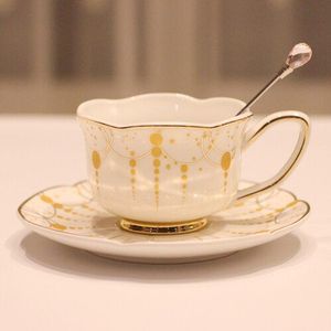 Europese Keramische Koffie Set Schoteltjes Porselein Royal Moderne Herbruikbare Thee Cup Set Gouden Rand Roze Fancy Thee Xicara Drinkware EB50BD
