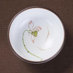 Chinese Stijl Delicate Handgemaakte 40 Ml Kleine Thee Cup Jingdezhen Ruwe Aardewerk Kom Handgeschilderde Lotus