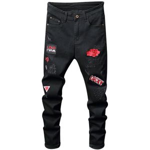 Sokotoo Mannen Rode Bloem Letters Borduren Zwarte Jeans Fahion Badge Stretch Denim Broek