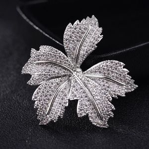 Rode Bomen Brand Mode-sieraden van Leaf Broche Voor Vrouwen Kleding Sjaal Accessoires