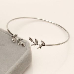 Mode Eenvoudige Zwart Goud Zilver Plated Manchet Armbanden Voor Vrouwen Bladeren Armbanden Populaire Open Bangle Armbanden