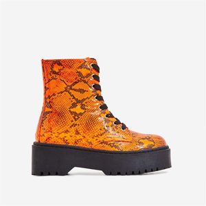 Lace-up Ankle Biker Boot In Neon Oranje Snake Print Korte Platte Platform Laarzen Vrouwen Schoenen Herfst Winter Ronde teen Dames Schoenen