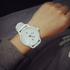 Eenvoudige Zwart Wit Quartz Horloges Vrouwen Minimalistische Siliconen Band Horloge Grote Wijzerplaat Vrouwen Mode Creatieve Horloge