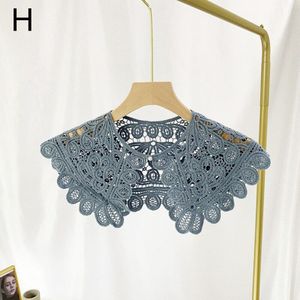 Koreaanse Vrouwen Hollow Bloemen Kant Nep Kraag Afneembare Knoppen Grote Puntige Revers Half Shirt Blouse Dress Decoratieve Accessoire