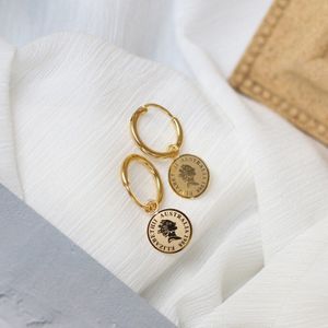 Franse Rozen Elizabethaanse Coin Kleine Hoepel Oorbellen Rvs Goud Voor Vrouwen Vierkante Mini Kleine Huggie Oorringen Retro