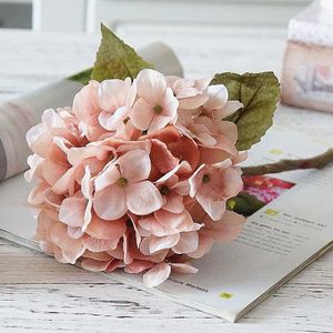 ZCMTD Herfst Bloem Boeket Zijde Kunstbloemen met Nep Bladeren Eenvoudige Kamer Decoratie Bloemen 3 Stuks Bruin ZCMTD Herfst Bloem Boeket Zijde Kunstbloemen met Nep Bladeren Eenvoudige Kamer Decoratie Bloemen 3 Stuks Bruin