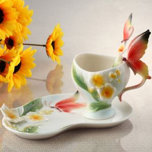 Bone China Keramische Emaille Koffiekopje Europese 3D Creatieve Vlinder en Bloem Mok cups voor Huwelijkscadeau