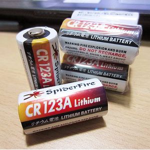 2 stks/partij CR123A CR123 CR 123 123A 16340 1300 mAh 3 V Lithium Batterij wegwerp lithium-ion batterij voor de rode LED van zaklamp