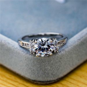 Luxe Vrouwelijke Ronde Zirkoon Vinger Ring Romantische Liefde Engagement Ringen Voor Vrouwen Elegante Zilveren Kleur Solitaire Ring