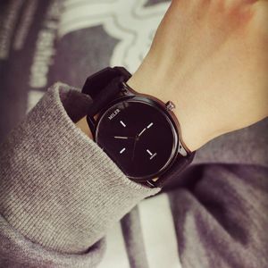 Eenvoudige Zwart Wit Quartz Horloges Vrouwen Minimalistische Siliconen Band Horloge Grote Wijzerplaat Vrouwen Mode Creatieve Horloge