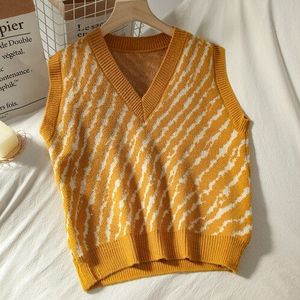 Gagarich Vest Vrouwen Mode Zebra Streep V-hals Gebreide Top Dames Herfst Mouwloze Tank Gestreepte Dieptepunt Casual Wear