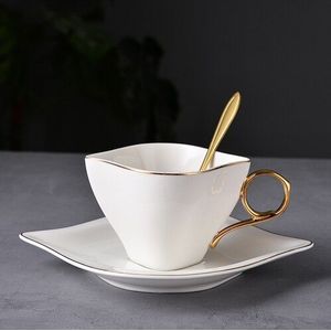 Scandinavische Stijl Keramische Kopje Thee Set Gebruiksvoorwerp Eenvoudige Moderne Witte Bruiloft Koffie Mate Cup Set Royal Gold Velg Xicaras Drinkware EB50BD