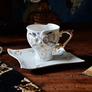 Vintage Europese Keramische Kopje Koffie Met Lepel Luxe Drinkware Thee Kopjes Schotel Sets Pack Herbruikbare Porcelana Schotel Set