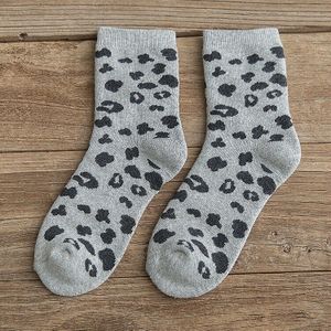Spotted Leopard Print Vrouwen Sokken Katoenen Badstof Buis Verdikte Sokken Warme Sokken Katoen Koreaanse Japanse Stijl Eur35-40