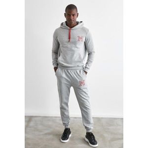 Trendyol Mannen Embroideried Hooded Regular Fit Trainingspak Team TMNAW21EM0084