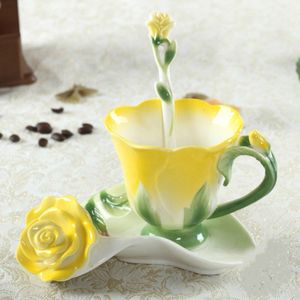 Creatieve Kleur Glazuur Porseleinen Koffiekopje Schotel Lepel Set Rozen Bone China Cup voor Vriend Bruiloft