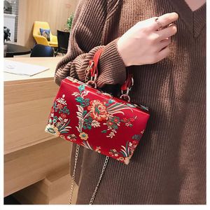 Avondtasje Vrouwen Geborduurde Bloem Flap Bag PU Leather Chains Messenger Bag Dames Bolsos Mujer