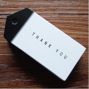 50 stuks Dank u Handgemaakte Zwarte en Witte Tag Papier Hang Tags Handgemaakte Dank u Kraft Tags DIY Label 6.5x3 cm