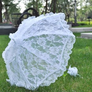 Womens Western Style Hollow Out Bloemen Kant Paraplu Wedding Bridal Manual Opening Fleur Parasol Ruches Trim Romantische Foto
