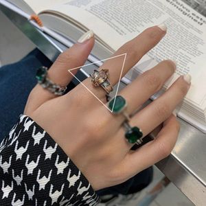 Aomu Retro Verontruste Metalen Groen Zirkoon Geometrische Ronde Vierkante Mode Luxe Opening Ring Voor Vrouwen Sieraden