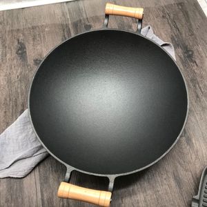 37 Cm Houten Handvat Dubbel Handvat Gietijzeren Wees Bodem Pot Ronde Bodem Pot Ruwe Ijzeren Pan Dikke Non-stick Pot Zonder Coating