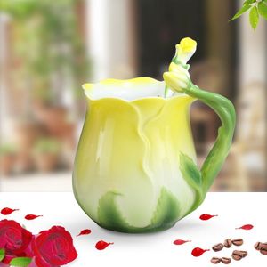 Mokken Met Deksel En Lepel Voor Meisjes Creatieve Europa Rose Vorm Koffie Melk Thee Kopjes Keramische Sets Delicate Mooie Platte bodem Mok