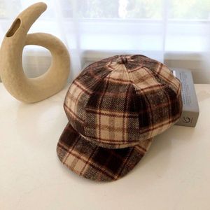 GOUTER Vintage Thicken Tweed Plaid Newsboy Cap Winter Warm Hat for Women Artistic Woolen Octagonal Cap Flat Top Hat Irish Beret