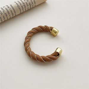 Huanzhi Trendy Lederen Metal Twisted Weave Geometrische Circel Oorringen Zwart Wit Groen Voor Vrouwen Meisjes Partij Sieraden