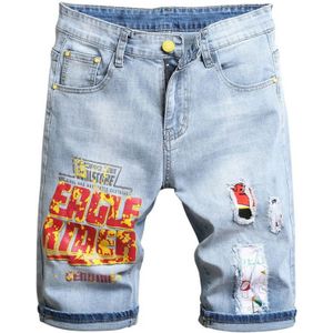 Mannen Zomer Licht Blauwe Letters Gedrukt Stretch Denim Shorts Trendy Patchwork Ripped Jeans